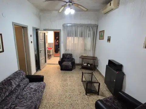 Casa 5 ambientes con 1 baño
