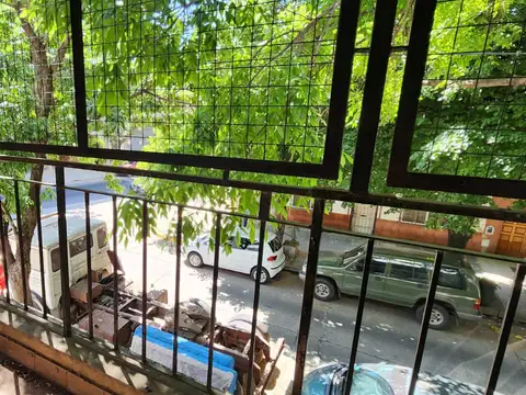 Depto. tipo casa, entr. indep. 1º piso a reciclar, Terraza