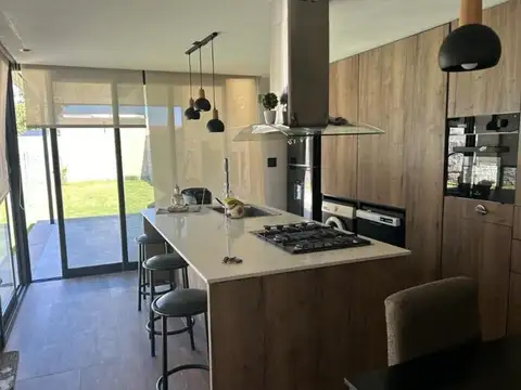 CASA 4 AMB BARRIO CAISAMAR CON PARQUE Y PILETAMAR DEL  PLATA