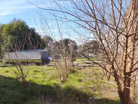 Terreno con Mejoras. Zona Comercial. Estratégica. Barrio Parque Sakura