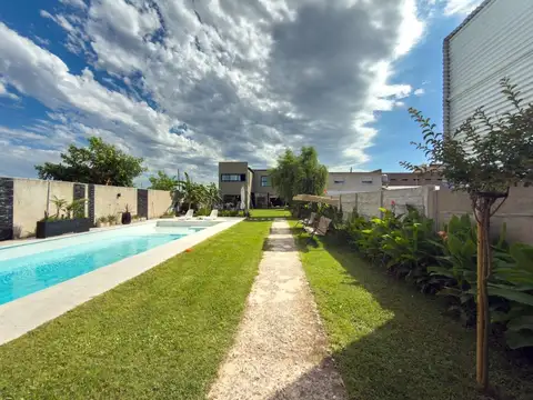 Casa en Alquiler en Los Hornos, USD 1.400.000