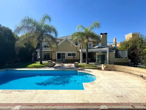 Casa 5 ambientes con 4 baños