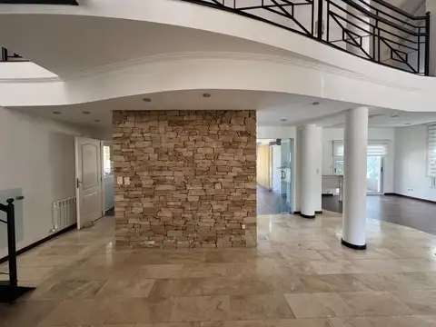 Casa en Venta con 5 cocheras