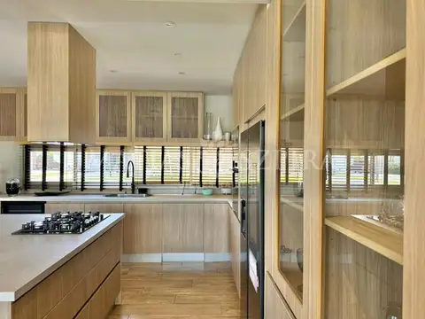 Casa 5 ambientes con 3 baños