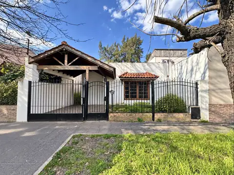 Venta Casa 3 Ambientes con pileta en Adrogue