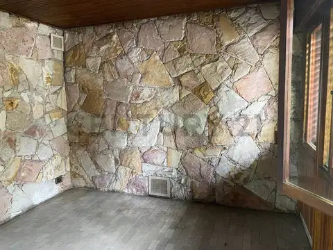 Casa 5 ambientes con 2 baños