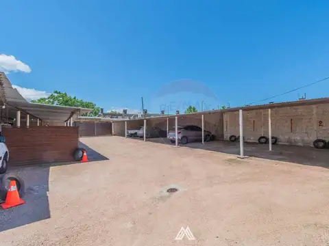 VENTA DE COCHERAS CON CASA EN COLON