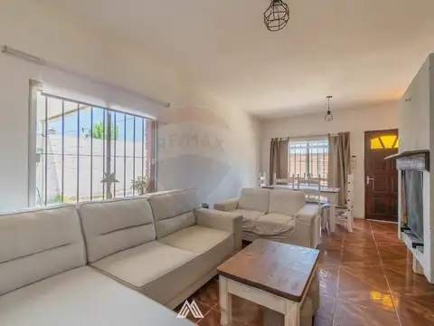 VENTA DE COCHERAS CON CASA EN COLON