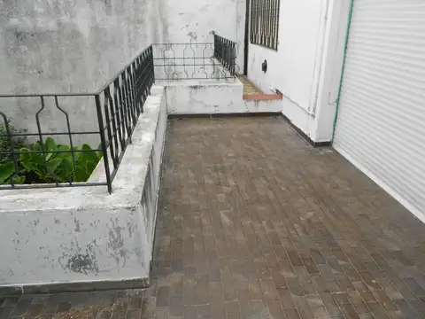 Casa en Alquiler con 2 cocheras