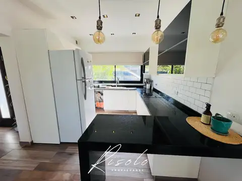 Casa en Alquiler con 4 cocheras