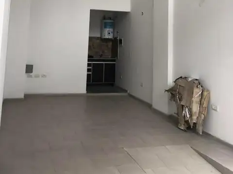 EXCELENTE LOCAL DOBLE ALTURA CON ENTRPISO