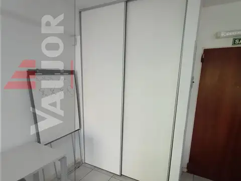 Oficina divisible al frente con balcon 38.52m2 totales - Apto Profesional 
