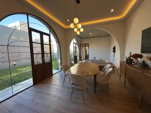 Venta Reciclada  a estrenar Casa 3 dormitorios Patio y pileta Lourdes