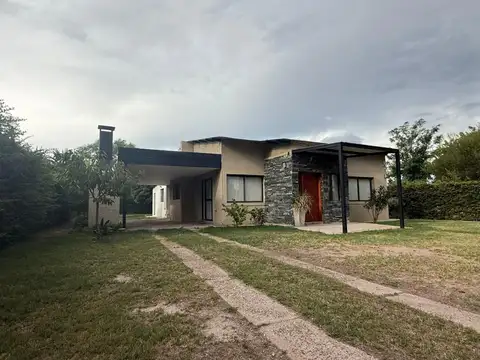Casa 5 ambientes con 2 baños