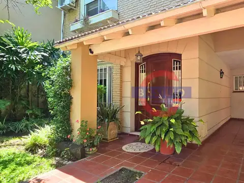 VENTA CHALET 5 AMBIENTES CON PILETA, JARDÍN Y COCHERA EN MARTÍNEZ