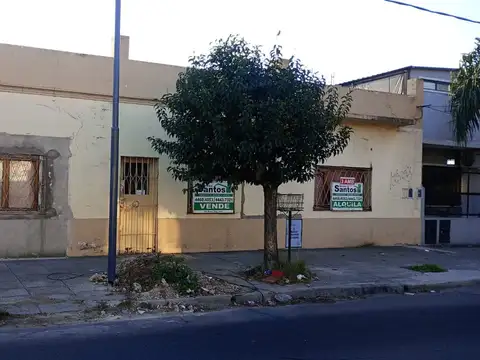 CASA 3 AMB 150 MTS2 APROX CON PATIO, TERRAZA Y JARDIN