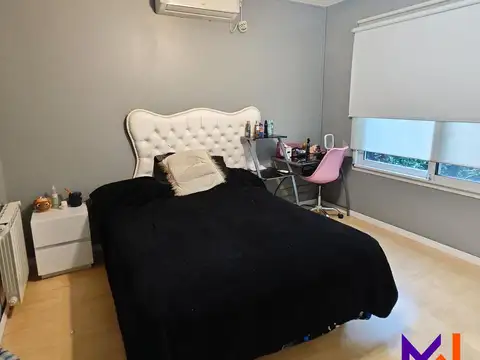 Casa 8 ambientes con 3 baños