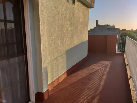 VENTA CASA 4 AMBIENTES CON LOCAL VILLA LYNCH