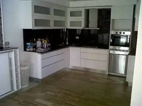 Importante chalet a metros plaza la Cuz