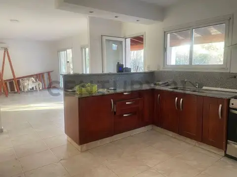 Av. Ejército Argentino 318 300, Piso 0