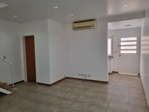 Casa en Alquiler en Lomas del Mirador, $ 1.100.000