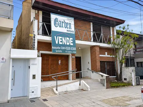 Casa 5 Ambientes. Cochera, 4 Dorm. + Dependencia de Servicio. Pileta. Quincho. 289 m² Totales