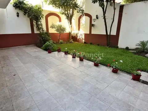 Venta Departamento 4 Ambientes con Jardín, Patio y Cochera