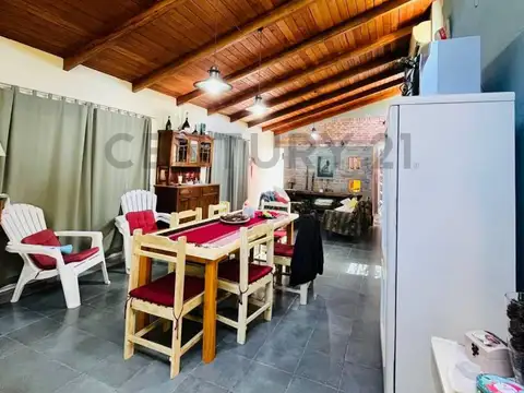 Casa 2 ambientes con 1 baño