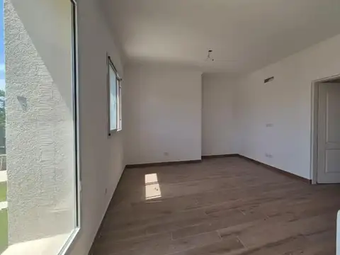 Casa en Alquiler con 1 cochera