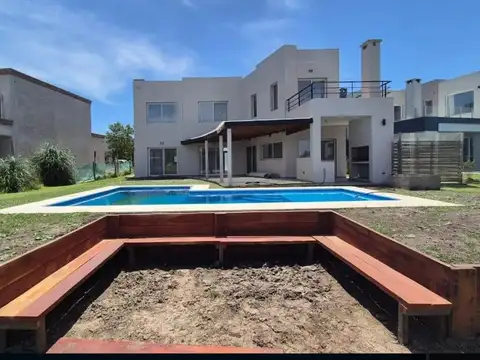 Casa en Alquiler a la laguna en El Cantón-Norte