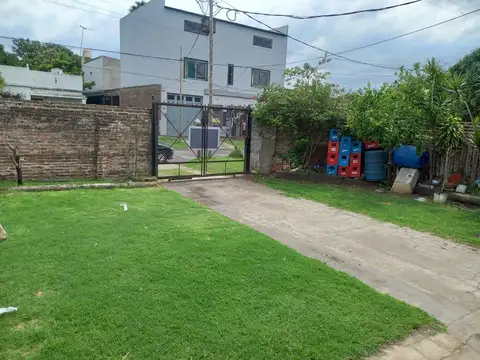 VENTA CASA LOTE PROP.6 AMB.C/JARDÍN. LOMAS DE ZAMO