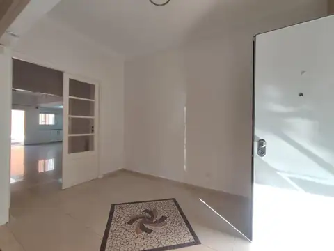 Casa en Alquiler con 1 cochera