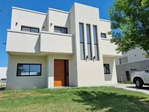 Impresionante Casa en Venta Barrio Puertos Araucarias