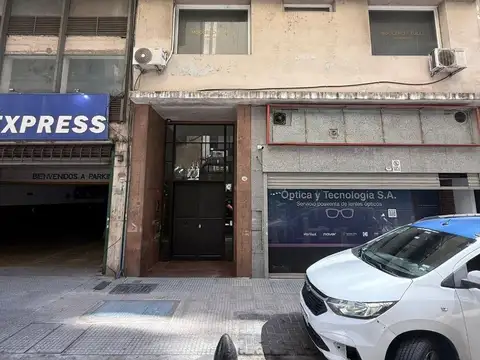 Oficina 7 Ambientes semi amueblada con vivienda y C/Balcon