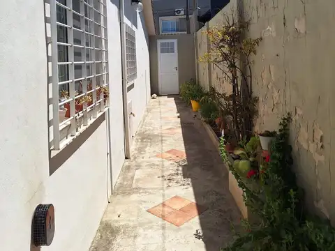 Casa 6 ambientes con 1 baño