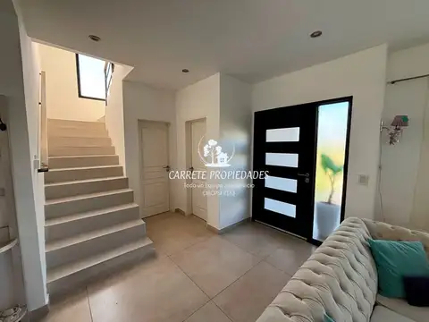 Casa en Venta en Pilar del Este - Santa Lucia, USD 245.000
