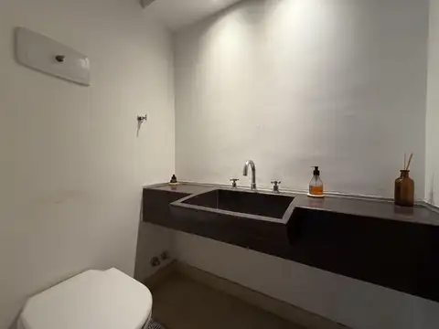 Casa 7 ambientes con 4 baños