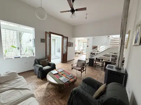 Increible Casa en parque Chas con Jardin  