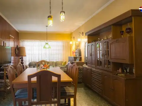 VENTA CASA 4 AMB COCHERA PATIO PARRILLA