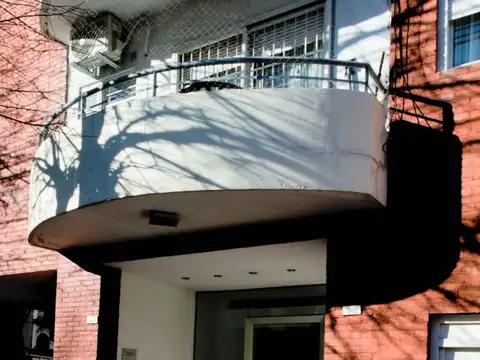 Un ambiente contrafrente A pasos de Av Rivadavia
