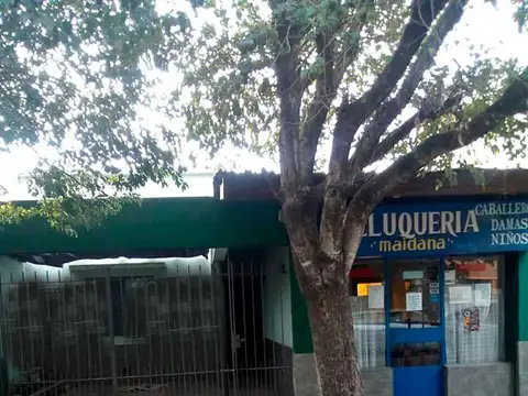 Casa en venta - 2 Dormitorios 1 Baño - Local - Cochera - 288Mts2 - Villa Elvira, La Plata