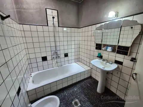 Casa 3 ambientes con 1 baño
