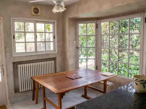 Casa en Venta con 4 cocheras