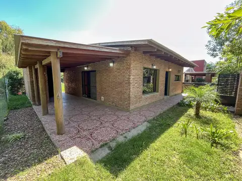 Casa en Alquiler con 1 cochera
