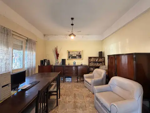 CASA EN VENTA LOTE PROPIO VILLA LUGANO SOBRE MONTIEL GARAGE CUBIERTO