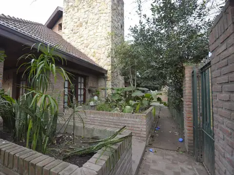 Casa en Venta con 4 cocheras