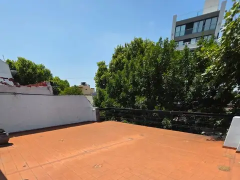 Casa en 2 plantas p/ local comercial Av. E. Castro