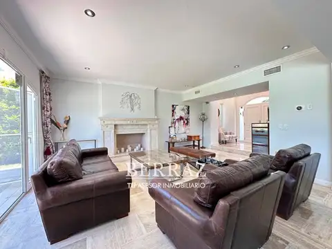 Casa 9 ambientes con 7 baños