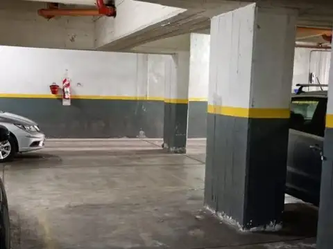 COCHERA  CUBIERTA EN EDIFICIO