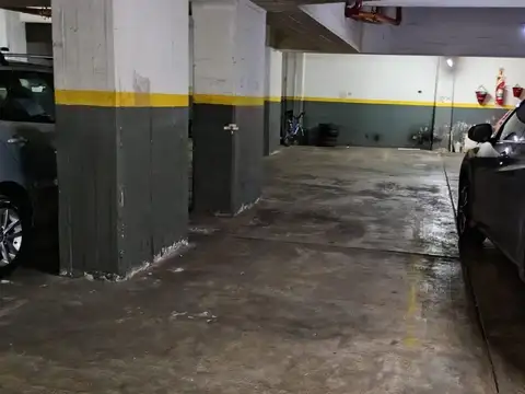 COCHERA  CUBIERTA EN EDIFICIO